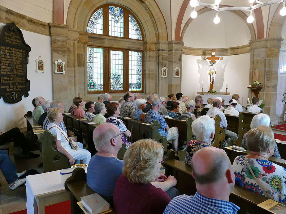 Nachfeier des Mährisch-Neustädter Wachsstockfestes an der Weingartenkapelle (Foto: Karl-Franz Thiede)